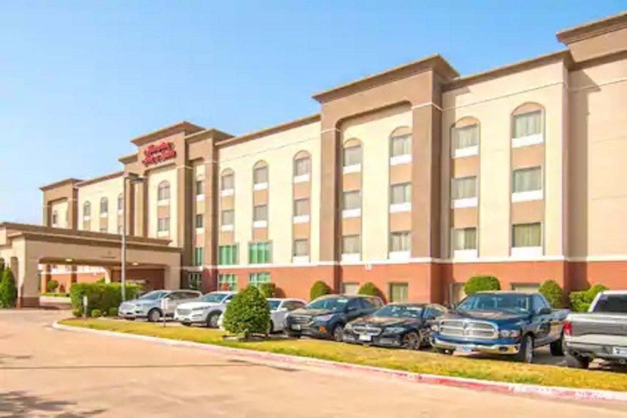 Hampton Inn And Suites Waxahachie Exterior photo
